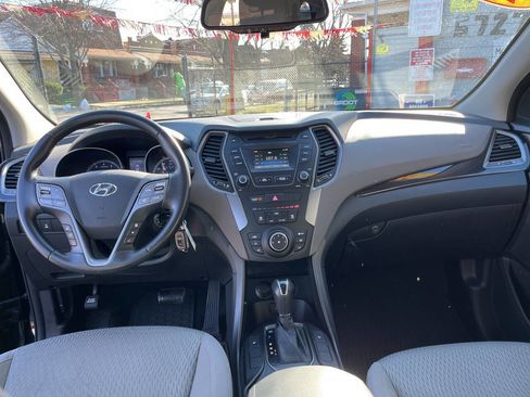 Used 2014 Hyundai Santa Fe GLS image 12