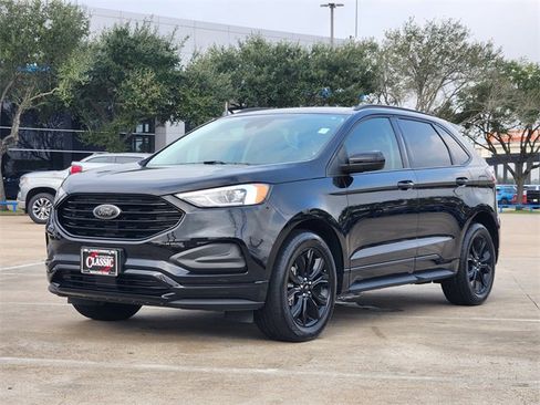 Used 2024 Ford Edge SE w/ Black Appearance Package image 3