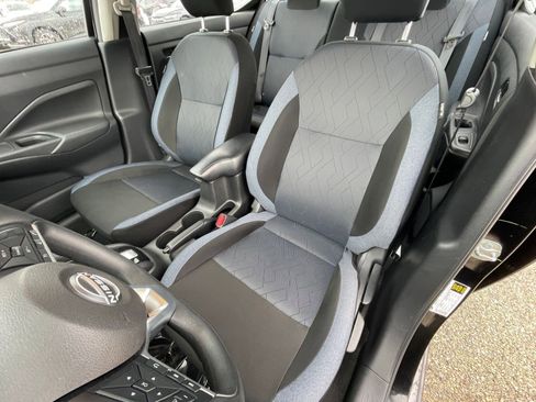 Used 2025 Nissan Versa SV image 34