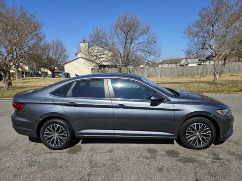 Used 2019 Volkswagen Jetta SE image 9