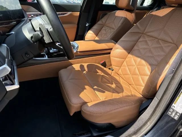 Used 2025 BMW 740i xDrive w/ Premium Package AWD/4WD image 34