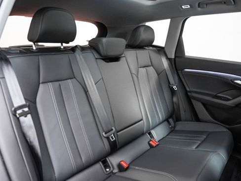 Used 2025 Audi Q6 e-tron Premium w/ Convenience Package image 10