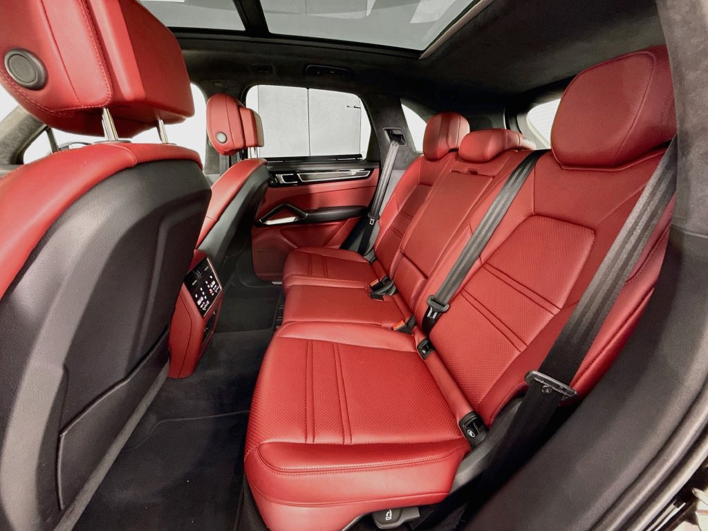Certified 2023 Porsche Cayenne Turbo AWD/4WD image 24
