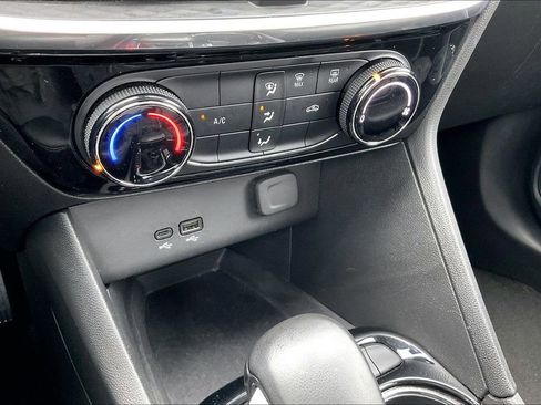 Used 2024 Buick Encore GX Sport Touring FWD image 25