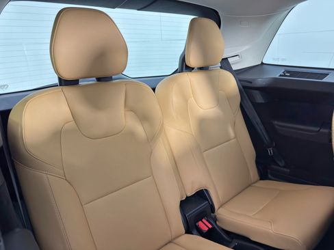 Used 2016 Volvo XC90 T6 Momentum w/ Momentum Plus Package image 37