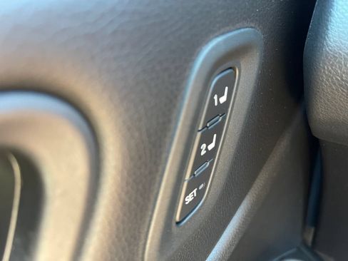 Used 2025 Honda Pilot EX-L image 18