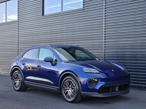 New 2025 Porsche Macan 4S Electric image 9