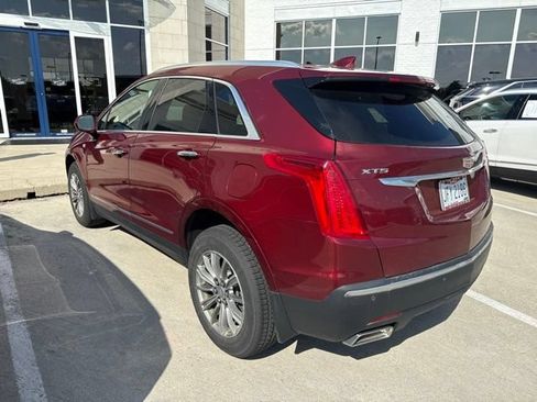 Used 2017 Cadillac XT5 Luxury w/ Driver Awareness Package FWD image 2
