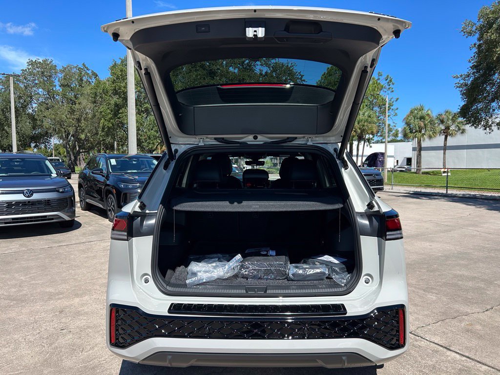 New 2026 Volkswagen Tiguan SE R-Line AWD/4WD image 43