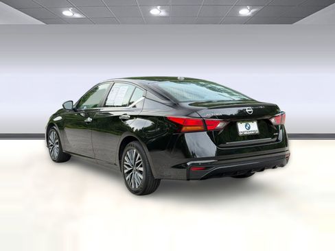 Used 2024 Nissan Altima 2.5 SV AWD/4WD image 3