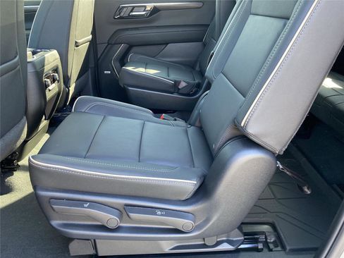 New 2026 Chevrolet Suburban Premier image 27