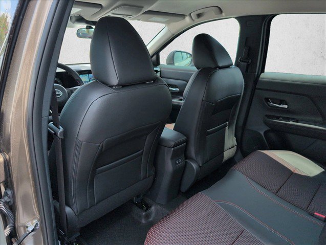 Used 2025 Nissan Kicks SR w/ Illumination Package FWD image 15