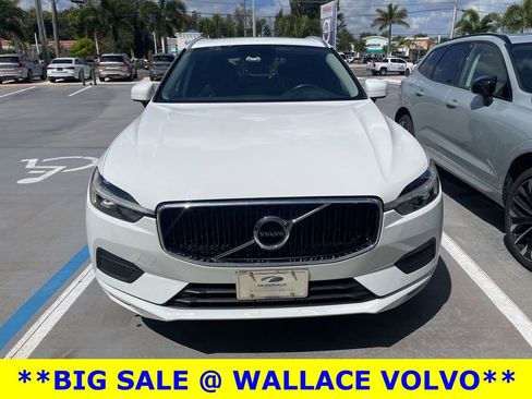 Used 2021 Volvo XC60 T5 Momentum w/ Climate Package AWD/4WD image 2