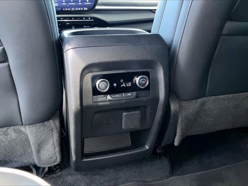 Used 2025 Buick Enclave Preferred w/ Power Package FWD image 32