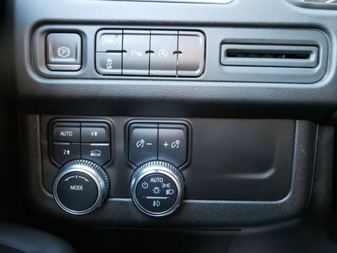 Used 2023 GMC Yukon SLE AWD/4WD image 29