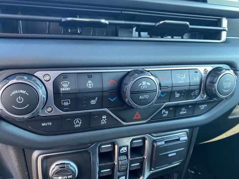 New 2025 Jeep Wrangler Unlimited Sahara w/ Safety Group AWD/4WD image 32