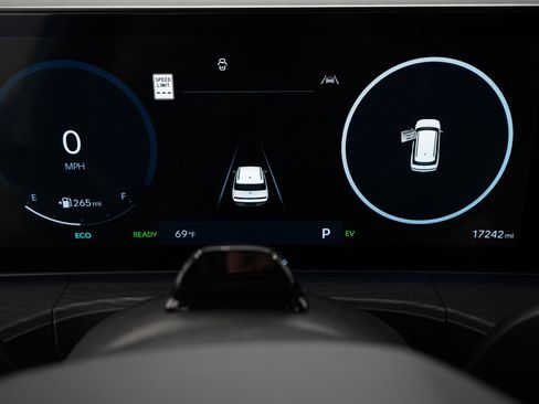 Used 2025 Hyundai Santa Fe Limited image 21