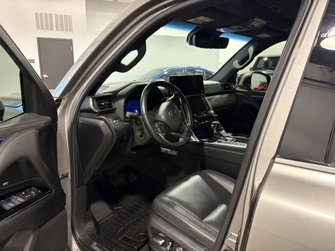 Used 2024 Lexus LX 600 4WD w/ Luxury Package image 10