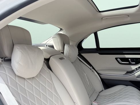 Used 2022 Mercedes-Benz S 580 4MATIC Sedan w/ AMG Line Package image 38