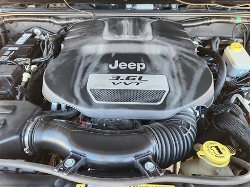 Used 2012 Jeep Wrangler Unlimited Sport image 29