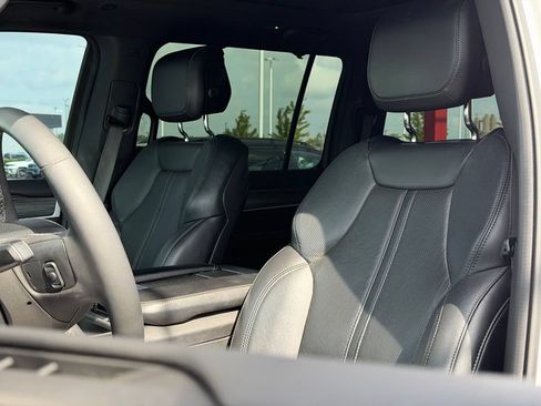Used 2023 Jeep Wagoneer Series III w/ Premium Group I AWD/4WD image 14