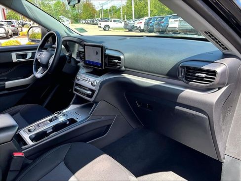 Used 2023 Ford Explorer XLT AWD/4WD image 14
