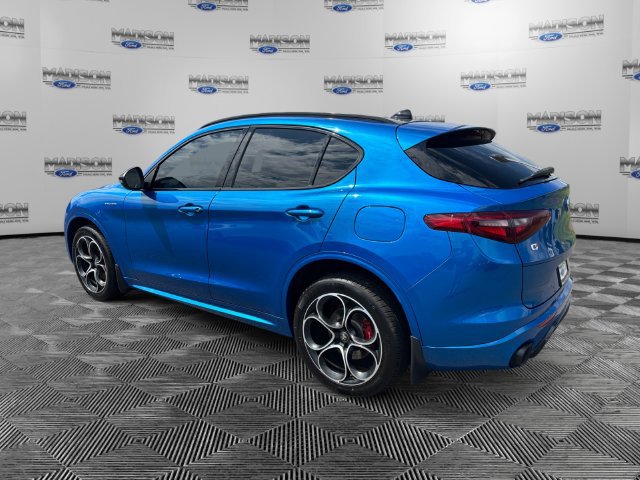 Used 2022 Alfa Romeo Stelvio Veloce AWD/4WD image 3