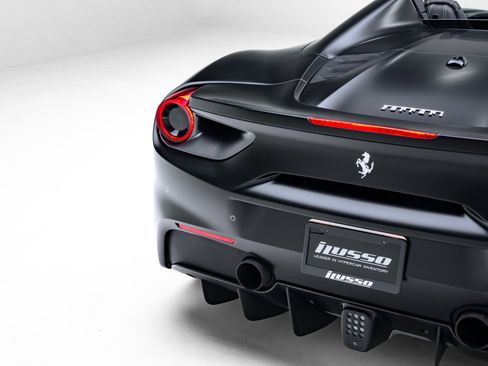 Used 2018 Ferrari 488 Spider image 33