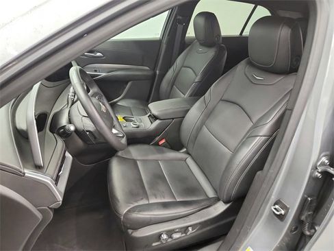 Used 2024 Cadillac XT4 Premium Luxury image 10