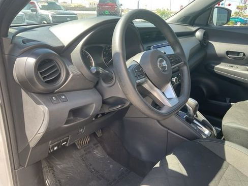 Used 2019 Nissan Kicks S image 14