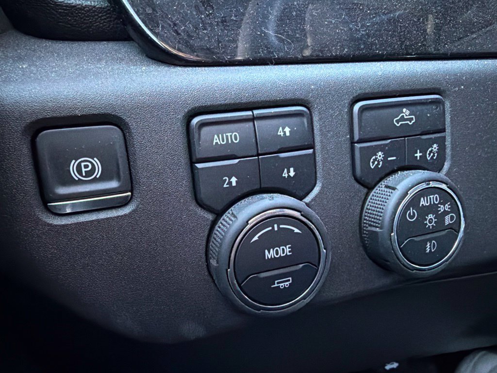 Used 2025 Chevrolet Silverado 1500 LT Trail Boss w/ Convenience Package II AWD/4WD image 24