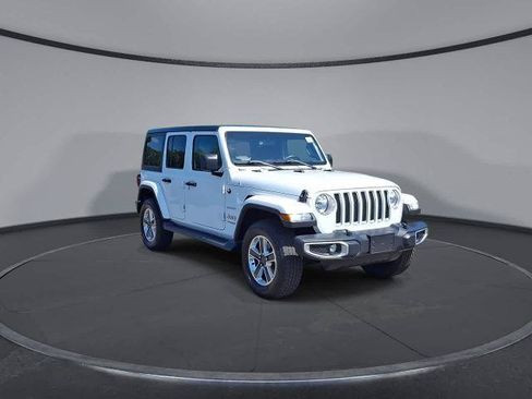 Used 2018 Jeep Wrangler Unlimited Sahara w/ Cold Weather Group AWD/4WD image 2