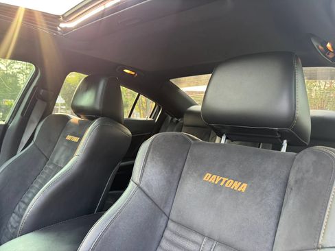 Used 2018 Dodge Charger R/T RWD image 12