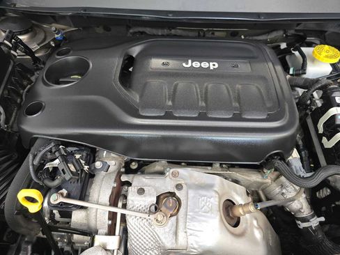 Used 2019 Jeep Cherokee Trailhawk w/ Trailer Tow Group AWD/4WD image 9