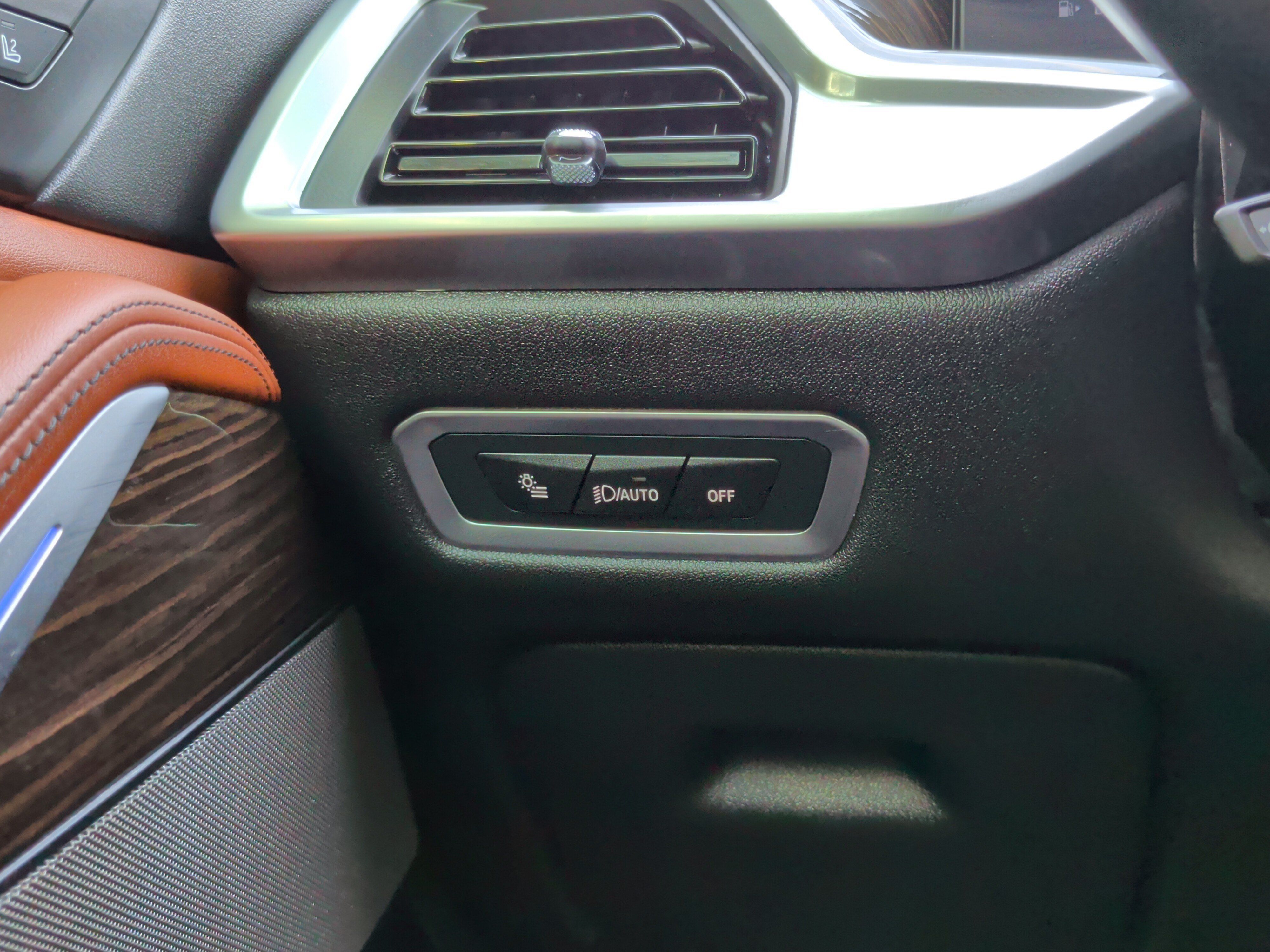 Certified 2024 BMW X7 M60i AWD/4WD image 26