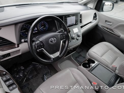 Used 2019 Toyota Sienna XLE w/ XLE Navigation Package image 13