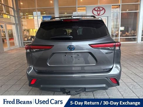 Certified 2021 Toyota Highlander XLE image 11