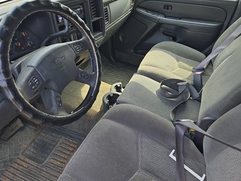 Used 2005 Chevrolet Silverado 2500 LS w/ Skid Plate Package AWD/4WD image 7