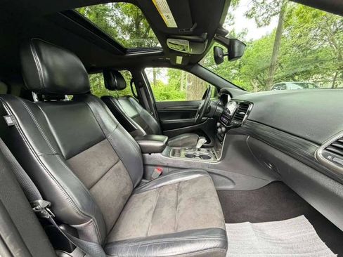 Used 2019 Jeep Grand Cherokee Altitude AWD/4WD image 9