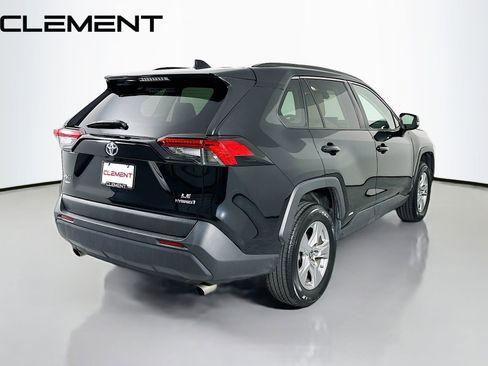 Used 2022 Toyota RAV4 LE image 6