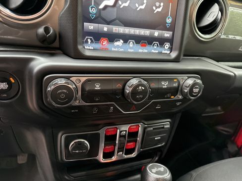 Used 2022 Jeep Wrangler Unlimited Sahara AWD/4WD image 29