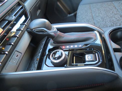 Used 2024 Chevrolet Colorado Z71 w/ Z71 Convenience Package 2 image 20