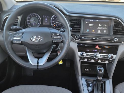 Used 2020 Hyundai Elantra SEL image 16