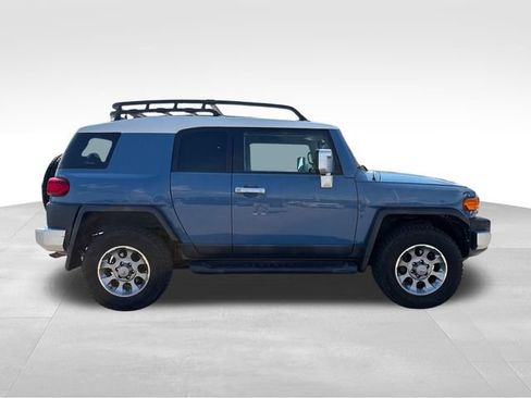 Used 2011 Toyota FJ Cruiser 4WD w/ Upgrade Pkg image 4
