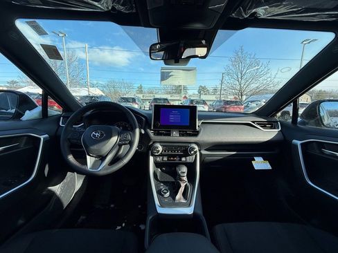 New 2025 Toyota RAV4 SE image 10