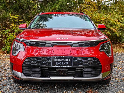 Certified 2024 Kia Niro Wind w/ Wind Preserve Package image 2