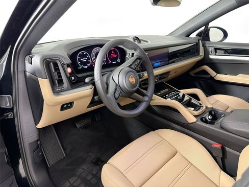 Certified 2026 Porsche Cayenne Coupe AWD/4WD image 4