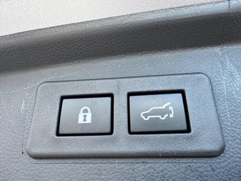 Used 2023 Subaru Outback Touring AWD/4WD image 11