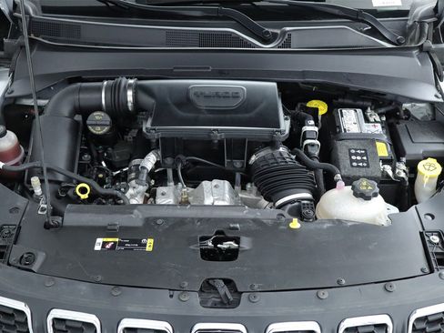 Used 2024 Jeep Compass Latitude image 39