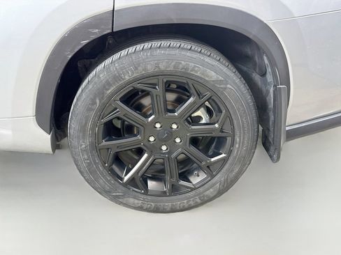 Used 2023 Toyota Highlander LE FWD image 30